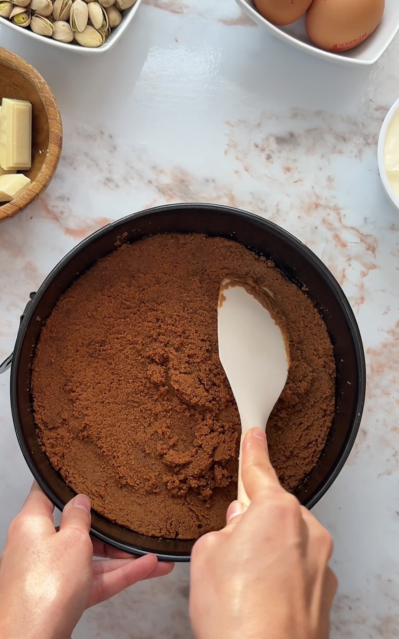 how to make pistachio cheesecake crust